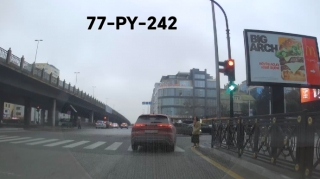 Qanundan xəbəri olmayan sürücü hamıya təhlükə yaratdı - VİDEO