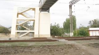 Dəmir yolu keçidlərində səhv edən sürücü və piyadaları nə gözləyir? – Qaydalar pozulur və... 