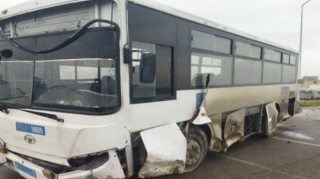 Sumqayıtda avtobus qəzaya düşdü, sürücü öldü 