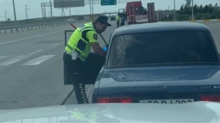 Baş verə biləcək dəhşətli qəzanın qarşısını alan DYP əməkdaşı – ANBAAN VİDEO 