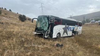 Avtobuslar toqquşub - Ölənlər və yaralananlar var 