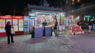 Səkiləri zəbt edən köşklər: beləsi olmamışdı...  - FOTO