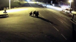 Keçiddən keçməyən yaşlı insanları maşın vurdu – Üçü də öldü - VİDEO 