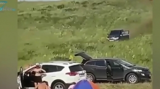 Avtomobilini parklanma sisteminə qoymağı unudan sürücü görün nələrə səbəb oldu  - VİDEO