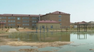 Çirkab sularının əhatəsində qalan təhsil ocağı - VİDEO 