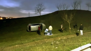 Sərxoş vəziyyətdə qəza törədib avtomobili aşırdı – Beşinci dəfə içkili tutulan ... - VİDEO 