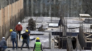 Tikinti şirkəti ilə vətəndaş arasında qalmaqal: "Xəbərdarlıq da etmədilər" - VİDEO 