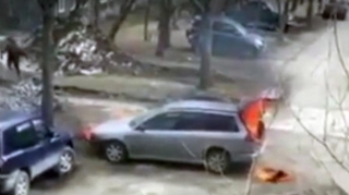 Kişi ayrıldığı həyat yoldaşının avtomobilini yandırdı - VİDEO 
