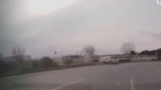 Bakıda sürücü döngəyə yüksək sürətlə girdi, qəzaya düşdü - REAL VİDEO