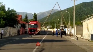 Oğuzda yük avtomobili qaz xəttini zədələyib, 50-yə yaxın abonent qazsız qalıb 