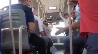 Sumqayıtda avtobusda dava düşdü - VİDEO