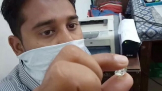 Mədəndə işləyən gənc 10,69 karatlıq almaz tapdı, həyatı dəyişdi - FOTO/VİDEO 