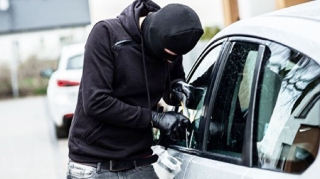 Bakıda yeniyetmələr təmir sexindən maşın qaçırdılar 