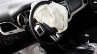 Bakıda iki avtomobil toqquşdu: ər-arvad yaralandı 