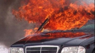 Kürdəmirdə avtomobil yandı - VİDEO 