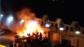 Bakıda avtoservisin qarşısında maşın yanıb - FOTO - VİDEO