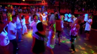 Bakıda görünməyən gecə həyatı: Ərəb turistlər, klub qadınları, qəlyan! - VİDEO 