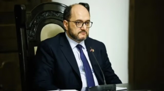 Arayik Arutyunyan istefa verdi 