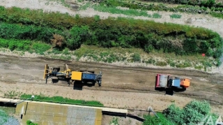 Salyanda 16 min əhalinin istifadə etdiyi yollar yenidən qurulur  - VİDEO