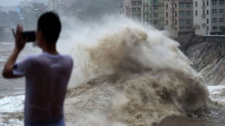 Yaponiyada fırtına səbəbindən təyyarə uçuşları dayandırılıb, yaralılar var