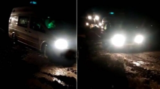 Bakıda xəstə çağırışna gələn təcili yardım maşını palçığa batdı - Traktor gəlib çıxardı - VİDEO 
