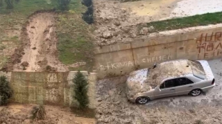 Будет возмещен ущерб владельцу "Mercedes" после оползня в Ахмедли 