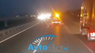 Sürücü evakuatorun işıqlarının yandırılmasına üsyan etdi: “Bunu gərək adam özü başa düşə” - VİDEO  