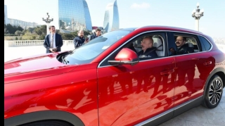 Prezident İlham Əliyev “Togg”un sükanı arxasında  - FOTO