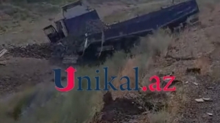 Beyləqanda yük və minik maşını toqquşdu - VİDEO 