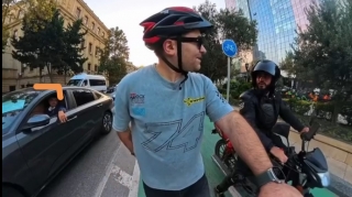 Aparıcı İlkin velosiped yollarında skuterlə sürüb problemləri göstərdi - VİDEO 