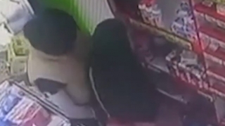 Bakıda qaraçı qadınlar hicab bağlayıb marketi taladı - VİDEO