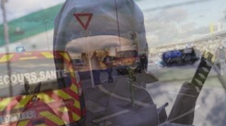 "Ninza" oğurladığı maşından düşüb polislərə hücum etdi