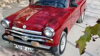 İnsanların marağına səbəb olan 67 yaşlı "Moskviç": Təxminən 100 min dollar qiyməti var - VİDEO 
