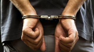 Polis ev və mağazalardan oğurluq edən şəxsi saxlayıb 