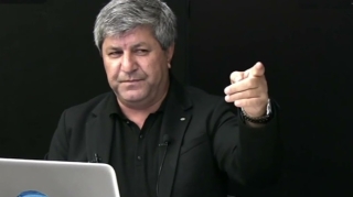 Əvəz Zeynallı prokurorun çıxışını kəsdi, hakimlər zalı tərk etdi 