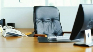 İcra başçısı köməkçisini işdən çıxardı 