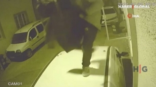 Pəncərəni açıq saxladılar, oğurluğun qurbanı oldular  - VİDEO