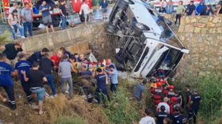 Türkiyədə avtobus dərəyə aşdı - 23 yaralı 