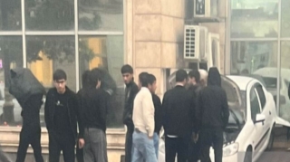 Naxçıvanda maşın ticarət mərkəzinə çırpıldı - FOTO 