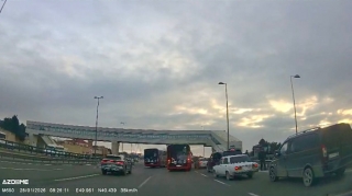 Bu ərazidə avtobuslar taksilərin əlindən dayanacağa daxil ola bilmir   - VİDEO