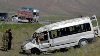 Biləsuvarda mikroavtobusla “BMW” toqquşdu - ÖLƏNLƏR VAR 