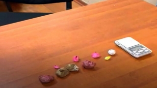 Saray qəsəbəsində narkotik satanlar saxlanılıb  - FOTO
