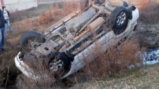 Çində maşın yarğandan aşıb, 12 nəfər ölüb