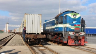 Bakı-Tbilisi-Qars dəmir yolu xətti ilə növbəti konteyner Türkiyəyə yola salındı
