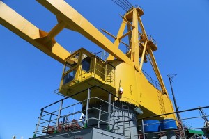 Kranı binanın üstünə aşdı: 1 ölü, 6 yaralı