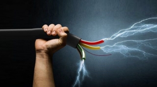 Tovuz sakinini elektrik cərəyanı vurub