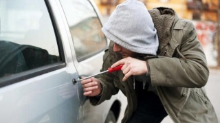 Avtomobillərdən oğurluq edənlər saxlanılıb 