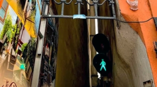 Əlli santimetrlik küçədə svetofor var - FOTO 