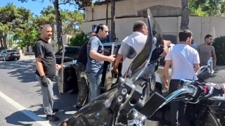 Şüvəlanda qəza: “Nissan” piyadaya yol verən “VAZ”a çırpıldı   - VİDEO