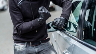 Bakıda maşından oğurluq edilib 